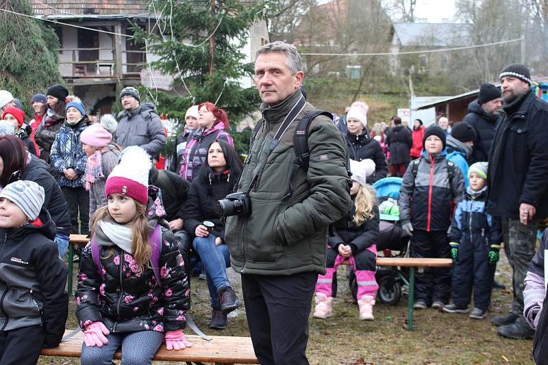 Peklo, kulturní program i mikulášské balíčky čekaly na děti na hradě Hartenberg.