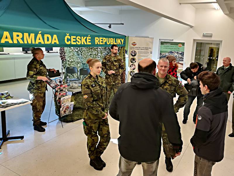 Den otevřených dveří na sokolovské ISŠTE