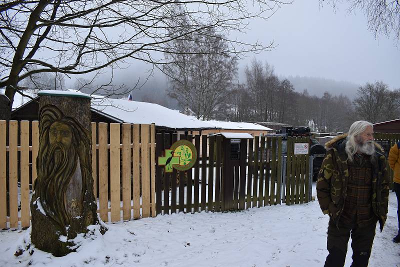 Letos prošlo záchrannou stanicí 432 zvířat. Mezi nimi i černý čáp, který zůstane.