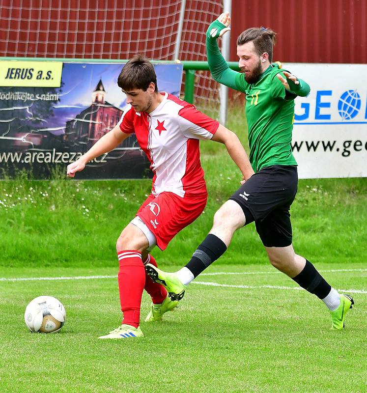 Derby s karlovarskou Slavií přetavila ve výhru 2:1 Březová,  které trefil tři body v 90. minutě střídající záložník Dan Krlička.