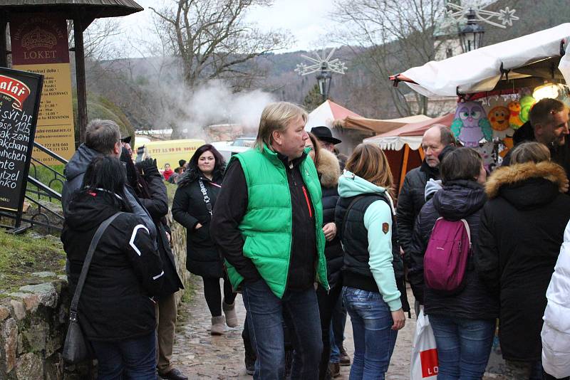 Krušnohorské vánoční trhy v Lokti přilákaly  opět tisíce návštěvníků.