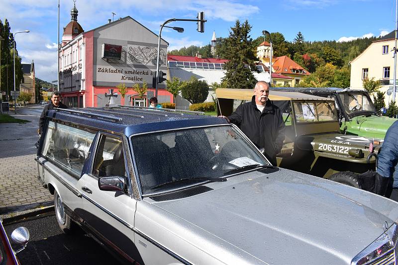 Ladislav Tiurin se svým Mercedesem