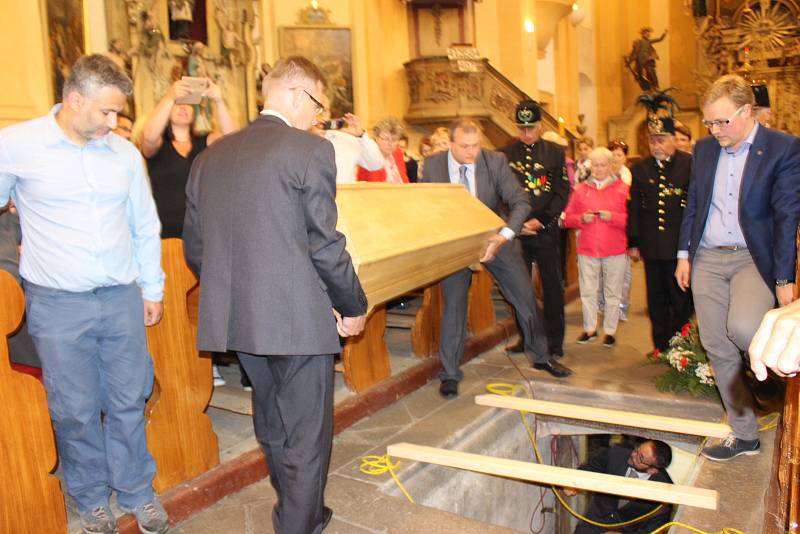 Rakev s ostatky Franze Flamina von Plankenheim byla snesena do podzemní krypty v kostele sv. Vavřince. Ta byla následně uzamčena a vchod opět zakryt  kamennou deskou.