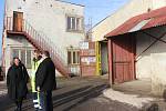 Na novém pracovišti ve Věznici Horní Slavkov demontují odsouzení jak malé, tak velké spotřebiče.