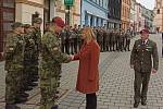 Sokolovským náměstím po mnoha letech pochodovali vojáci, aby uctili Den veteránů