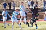 Utkání druhé fotbalové ligy FK Baník Sokolov – FC Zenit Čáslav (v modro – bílé kombinaci) 0:2