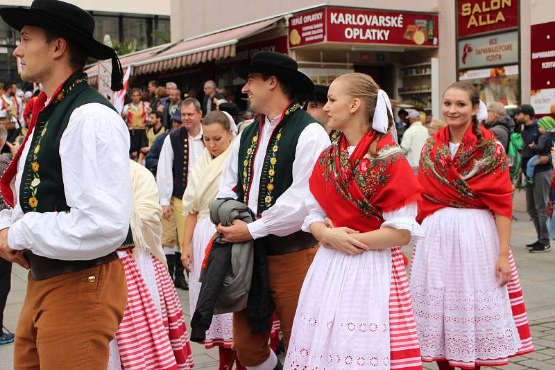 Soubory se představily v rámci mezinárodního folklorního festivalu.