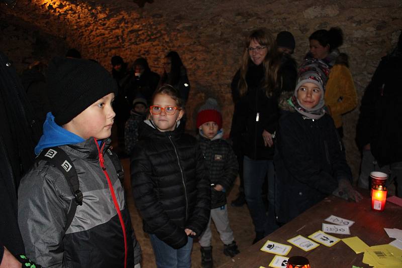 Peklo, kulturní program i mikulášské balíčky čekaly na děti na hradě Hartenberg.