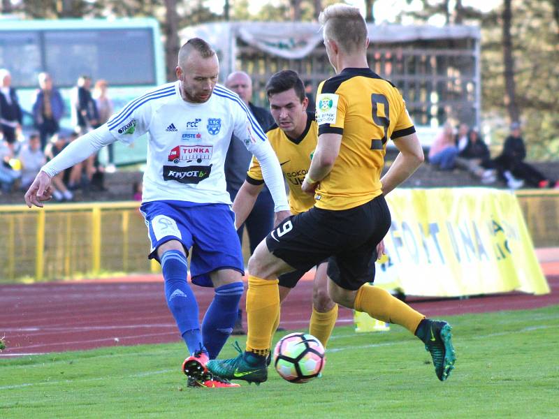 Fotbalisté FK Baník Sokolov porazili ve vloženém 27. kole na svém hřišti 1. SC Znojmo 1:0.