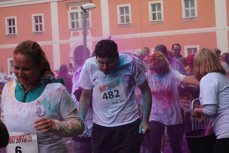 Sokolovský čtvrtmaraton, Barevný běh, Den s Policií ČR, Stezka skřítka Sokolníčka, koncerty nebo ohňostroje, to všechno byla letošní akce Hurá, prázdniny.