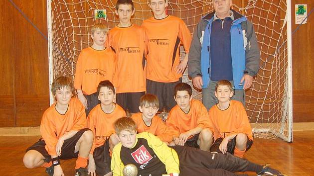 Finále turnaje OFS: BU Nové Sedlo (v oranžovém) - FK Loket