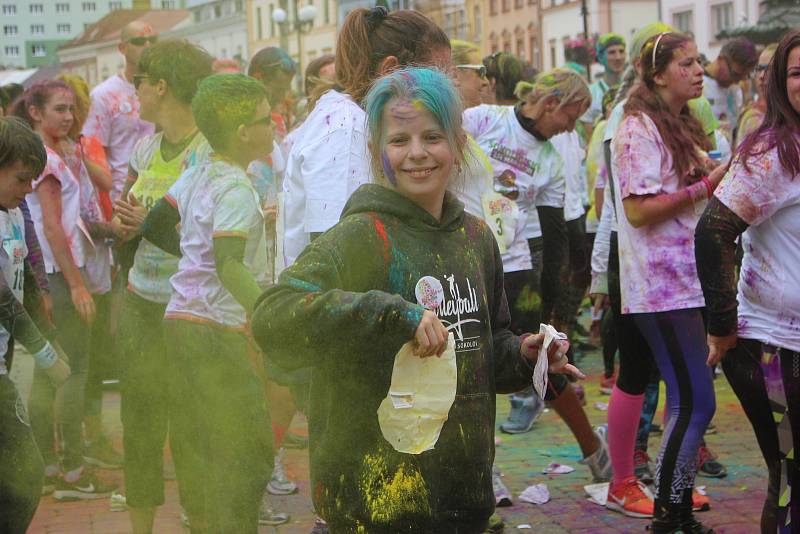 Sokolovský čtvrtmaraton, Barevný běh, Den s Policií ČR, Stezka skřítka Sokolníčka, koncerty nebo ohňostroje, to všechno byla letošní akce Hurá, prázdniny.