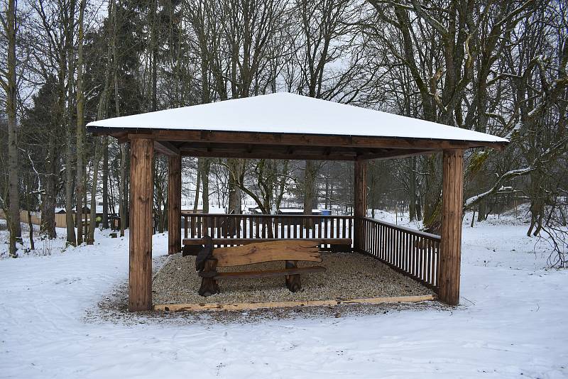 Letos prošlo záchrannou stanicí 432 zvířat. Mezi nimi i černý čáp, který zůstane.