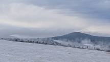 Turisté na Božím Daru se radovali z prvního sněhu. Otužilci také