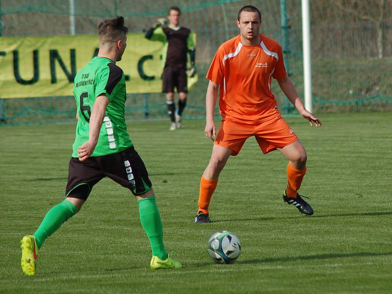 Krajský přebor: Baník Královské Poříčí (zelené dresy) - Spartak Horní Slavkov