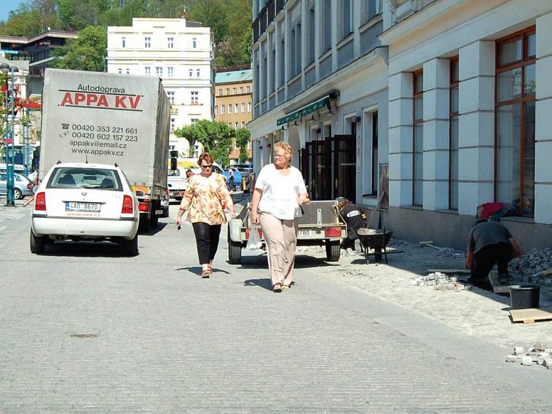 Centrum lázeňského města je plné prachu.