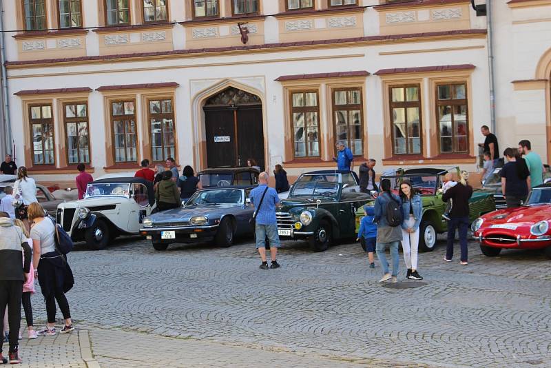 O víkendu zavítala do Lokte Prague retro rallye.