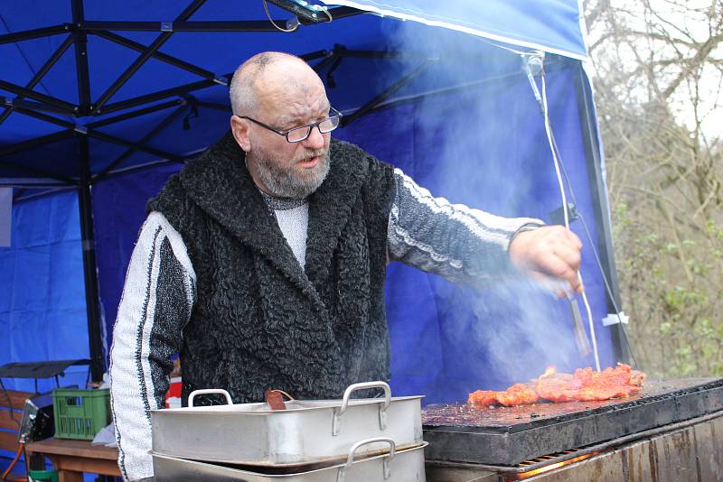 Peklo, kulturní program i mikulášské balíčky čekaly na děti na hradě Hartenberg.