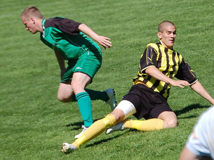 Krajská I. A třída: Baník Bukovany - OSS Lomnice (v pruhovaném)