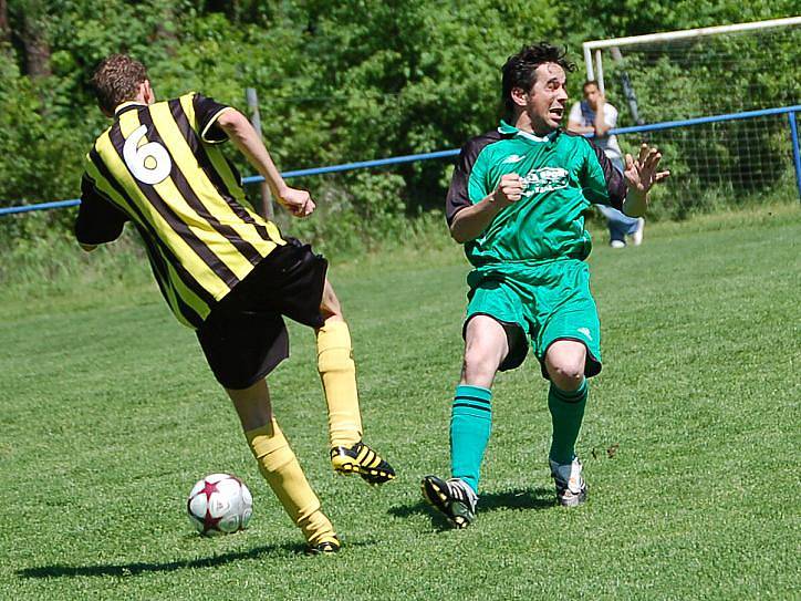 Krajská I. A třída: Baník Bukovany - OSS Lomnice (v pruhovaném)