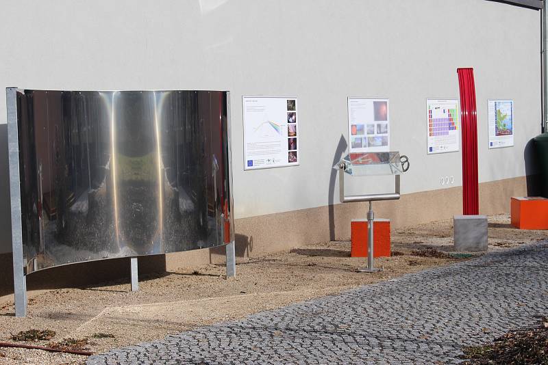 Zahrada u 3.ZŠ v Chodově je v současné době zazimovaná. Školákům i veřejnosti se opět otevře 1. května.