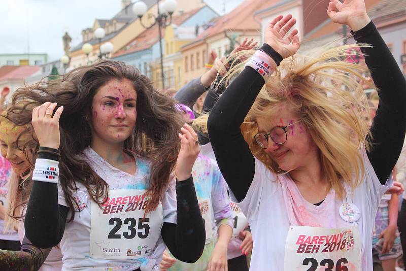 Sokolovský čtvrtmaraton, Barevný běh, Den s Policií ČR, Stezka skřítka Sokolníčka, koncerty nebo ohňostroje, to všechno byla letošní akce Hurá, prázdniny.