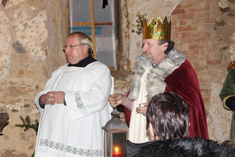 Průvod v čele se třemi králi došel až na hrad Hartenberg, kde se v kapli sv. Tří králů konala slavnostní tříkrálová mše.