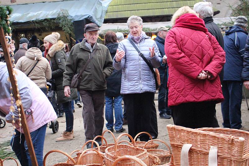 Krušnohorské vánoční trhy v Lokti přilákaly  opět tisíce návštěvníků.