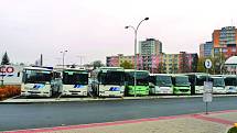 DNEŠNÍ PODOBA autobusového nádraží. I tady vozový park zaznamenal značné změny.