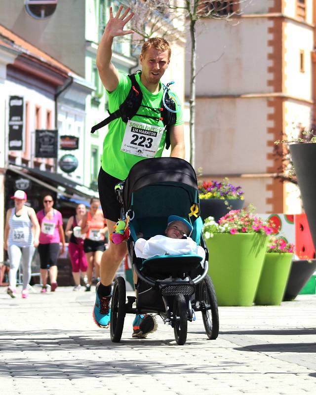 Čtvrtý ročník Sokolovského 1/4 maratonu přilákal na trať více než šest stovek běžců.