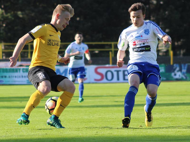 Fotbalisté FK Baník Sokolov porazili ve vloženém 27. kole na svém hřišti 1. SC Znojmo 1:0.