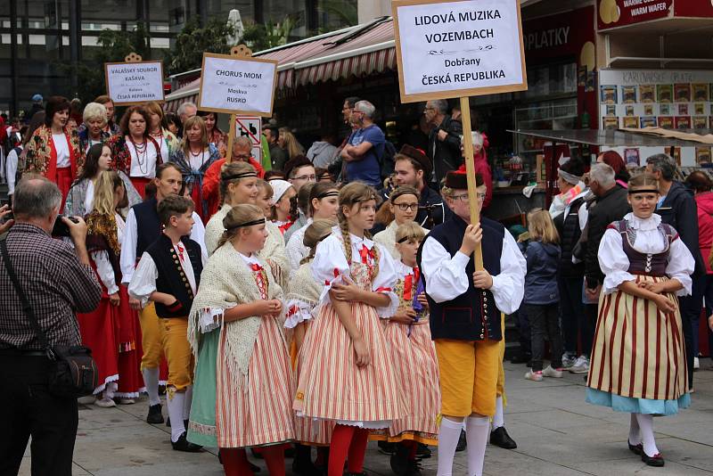 Soubory se představily v rámci mezinárodního folklorního festivalu.