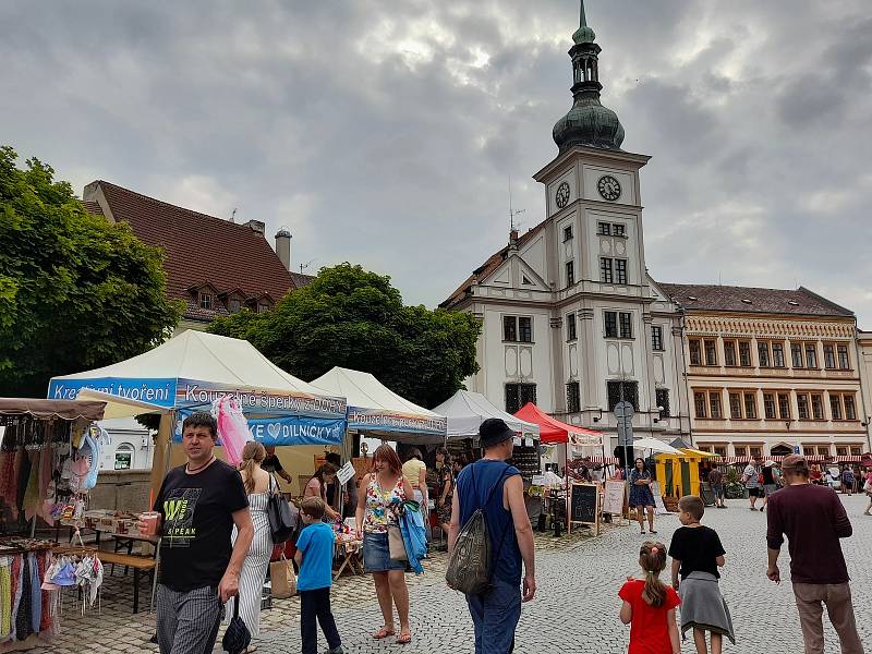 Město Loket, slavnosti se konaly i na náměstí.