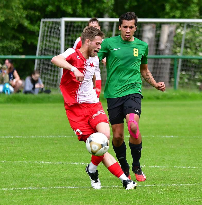 Derby s karlovarskou Slavií přetavila ve výhru 2:1 Březová,  které trefil tři body v 90. minutě střídající záložník Dan Krlička.