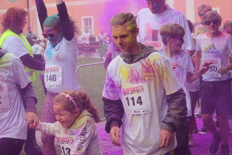 Sokolovský čtvrtmaraton, Barevný běh, Den s Policií ČR, Stezka skřítka Sokolníčka, koncerty nebo ohňostroje, to všechno byla letošní akce Hurá, prázdniny.