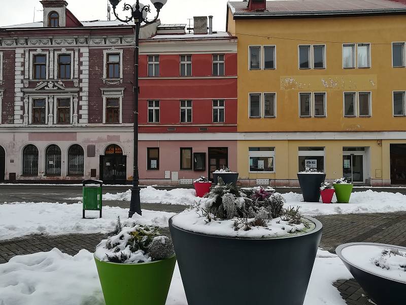 Tři objekty na Starém náměstí, které patří městu. Ve dvou z nich bude nová knihovna.