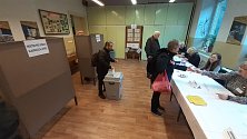 V Kraslicích provázel začátek voleb značný zájem voličů.