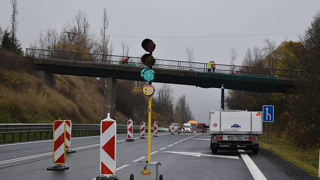 Silničáři opatří mosty na hlavním tahu ochrannými sítěmi