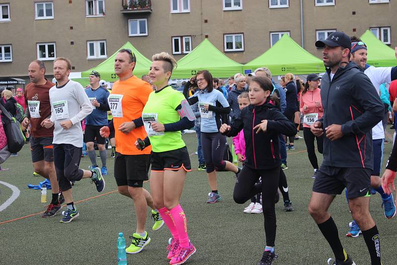 Sokolovský čtvrtmaraton, Barevný běh, Den s Policií ČR, Stezka skřítka Sokolníčka, koncerty nebo ohňostroje, to všechno byla letošní akce Hurá, prázdniny.