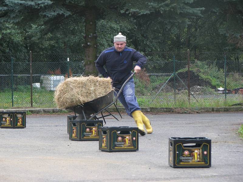 Sokolovské dožínky se nesly v duchu recese, jídla, pití a netradičních soutěží.