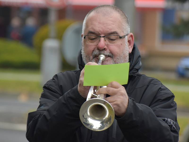 Sokolovským náměstím po mnoha letech pochodovali vojáci, aby uctili Den veteránů