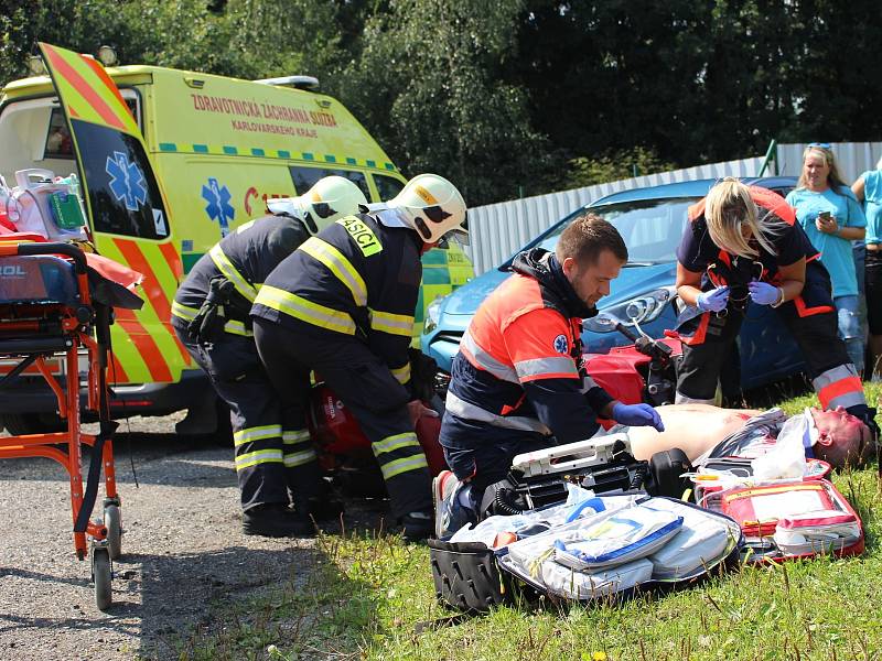 Během Motosrazu 155 si záchranáři, hasiči, policisté, všechny složky integrovaného záchranného systému, užili odpočinkový víkend. Součástí programu byla i ukázka zásahu při nehodě motorkáře. Účastníci předali Nadaci hasičů a policistů šek na 20 tisíc koru