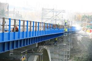Před jedenácti lety se opravoval velký silniční most v Sokolově, který vede nad řekou Ohří.