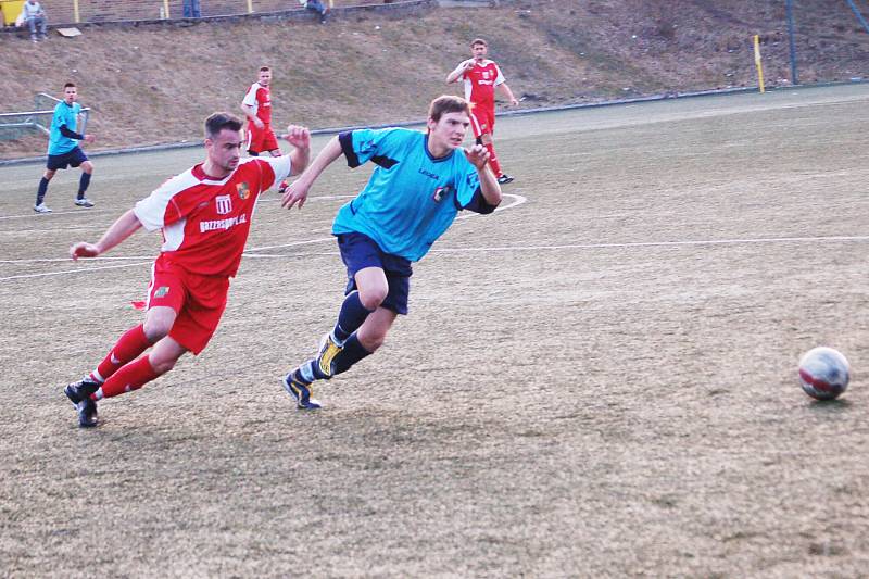 Krajský přebor: Spartak Chodov - Spartak Horní Slavkov (v modrém)