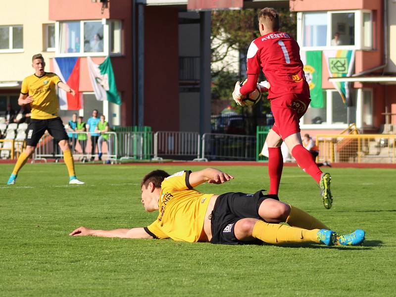 Fotbalisté FK Baník Sokolov porazili ve vloženém 27. kole na svém hřišti 1. SC Znojmo 1:0.
