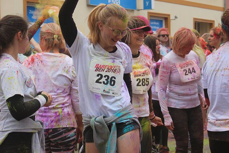 Sokolovský čtvrtmaraton, Barevný běh, Den s Policií ČR, Stezka skřítka Sokolníčka, koncerty nebo ohňostroje, to všechno byla letošní akce Hurá, prázdniny.