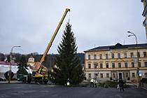 V Kraslicích postavili vánoční strom ve středu 24. listopadu