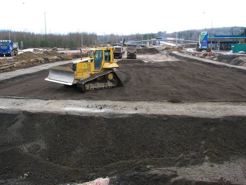 Před jedenácti lety se opravoval velký silniční most v Sokolově, který vede nad řekou Ohří.