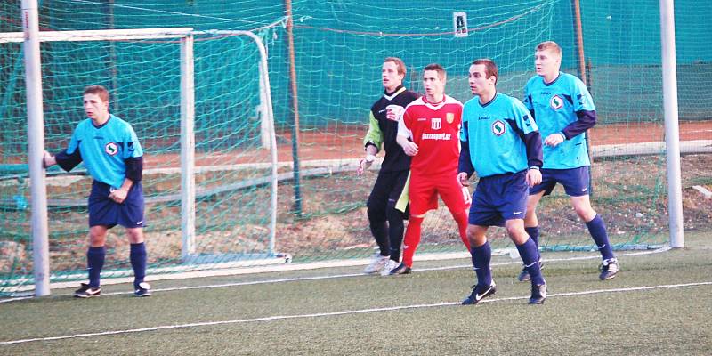 Krajský přebor: Spartak Chodov - Spartak Horní Slavkov (v modrém)