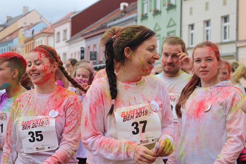 Sokolovský čtvrtmaraton, Barevný běh, Den s Policií ČR, Stezka skřítka Sokolníčka, koncerty nebo ohňostroje, to všechno byla letošní akce Hurá, prázdniny.